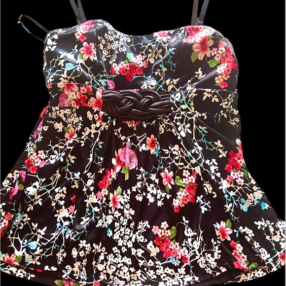 NWOT Torrid Black & floral Top Sz L - Picture 10 of 11